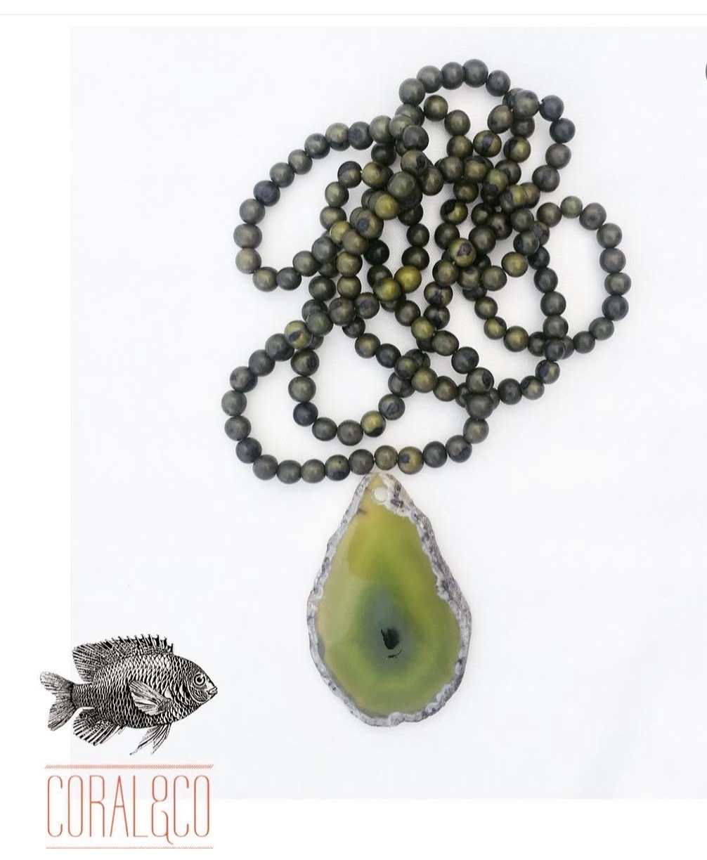 Collar semillas verde y ágata beige